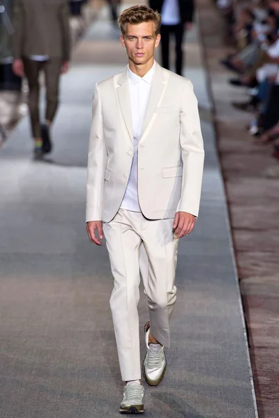 Look 37